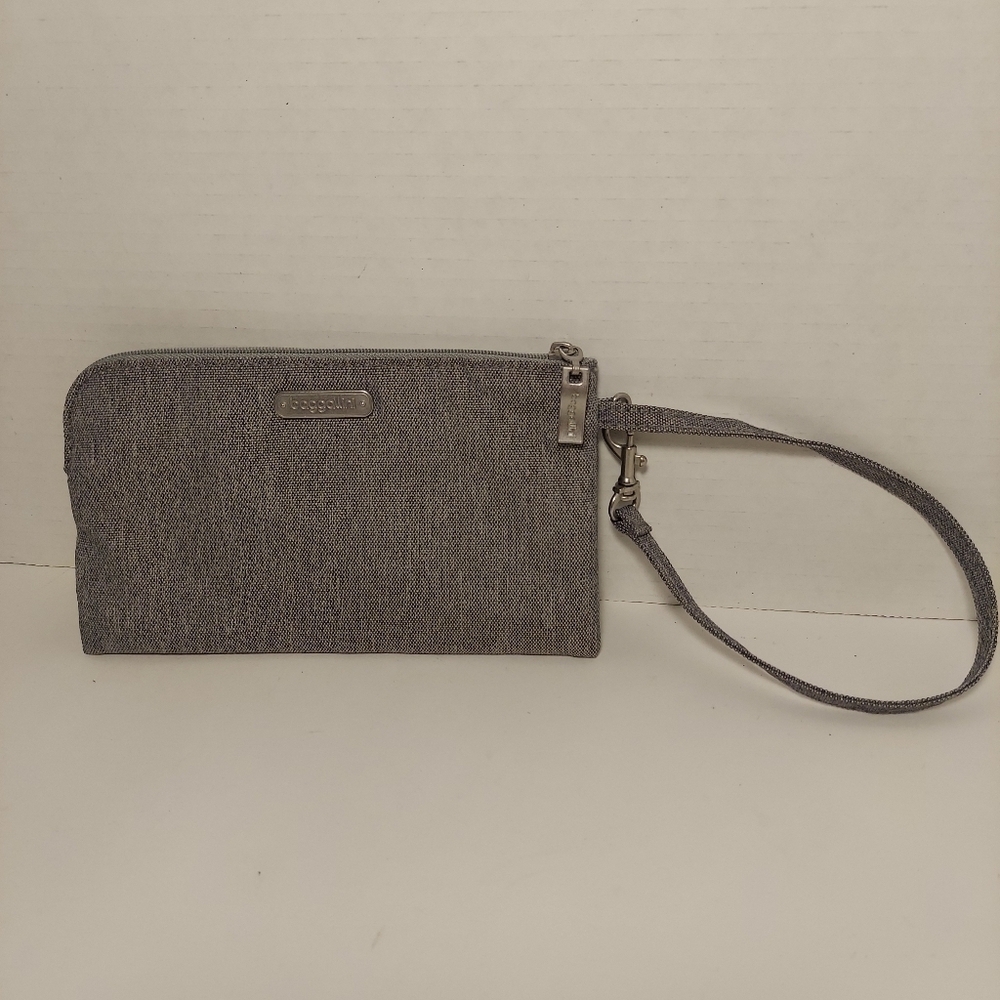 Baggallini RFID Wristlet Purse Wallet Gray EUC Neutral Minimalist Travel - Picture 2 of 8